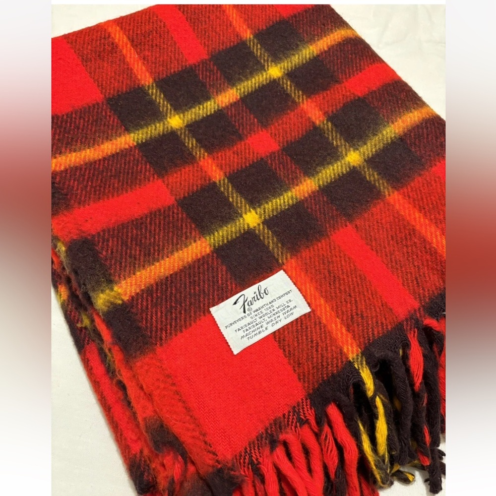 Vintage Faribo Fringed Stadium Blanket Throw Red Black Tartan Plaid Soft EUC